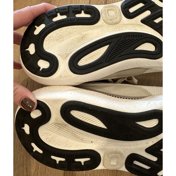 Women’s Brooks Adrenaline GTS 24 Running Shoes Coconut/Silver/Black 10.5 EUC! - Picture 13 of 13